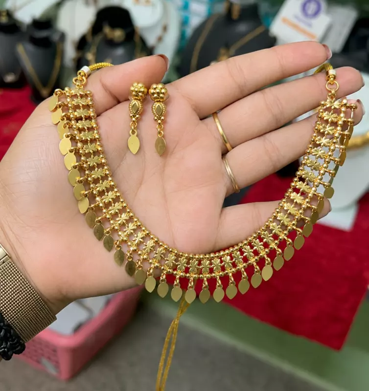 1002- Kerala Onam Gold-Plated Leaf Design Necklace Set