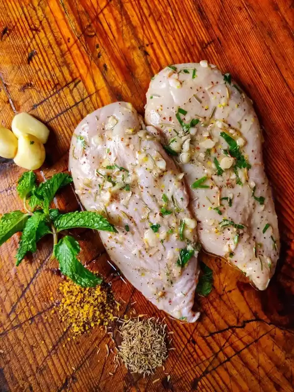 Marinated Chicken Breast – Garlic and Thyme (500 Gms) - HMAN