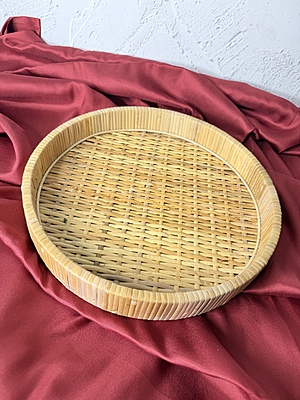 Tray natural color in circular shape