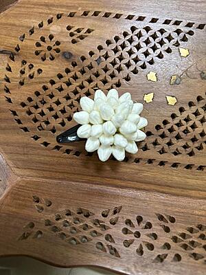 Aritificial flower clip