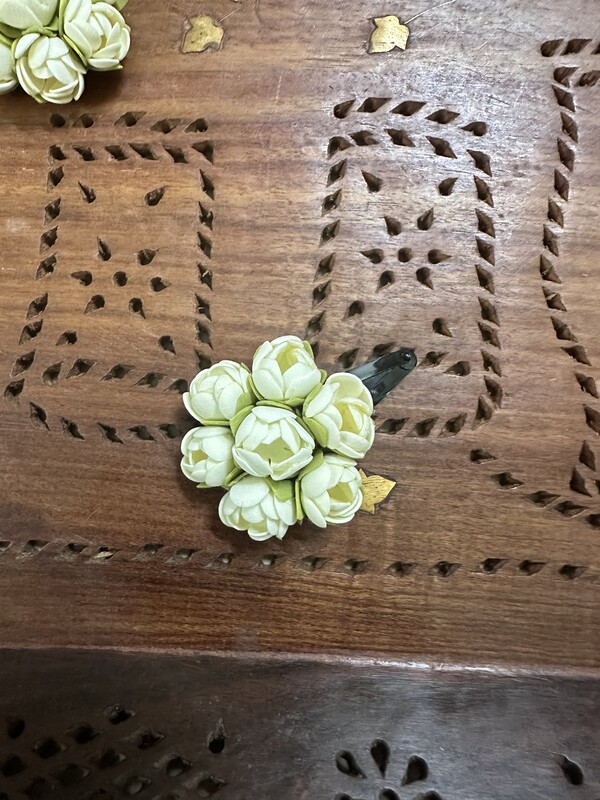 Jasmine Flower Tic Tac Clip