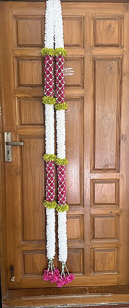 Net and Veni Garland