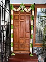 Cloth with gold veni door set