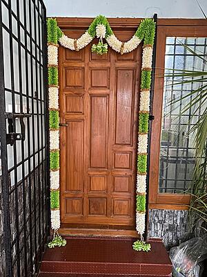 Cloth with gold veni door set