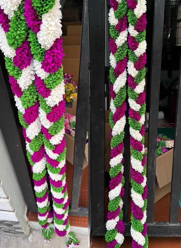 Cloth Garland With Three Colours