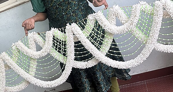 U garland with plastic bud