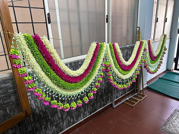 U Garland with net hangings