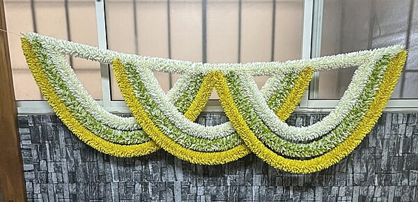 Top garland 6