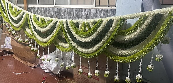 U garland with hangings