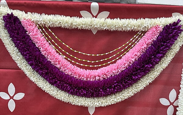 U garland with plastic bud 1