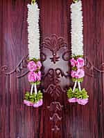 Cloth Garland With Rose hanging