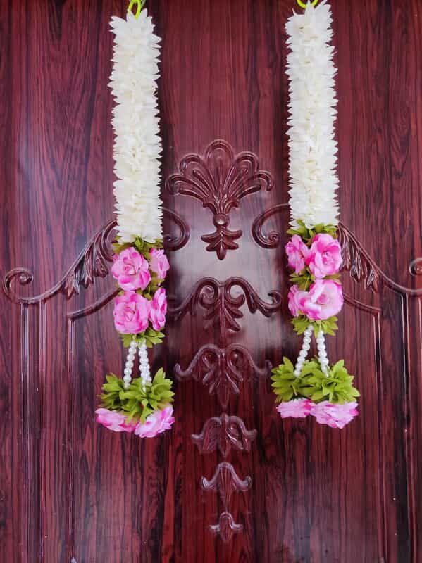 Cloth Garland With Rose hanging