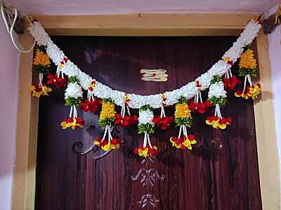 Cloth garland top toran