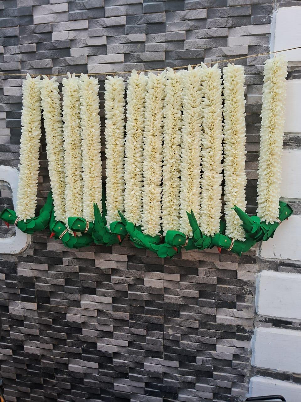 Cloth with parrot hangings