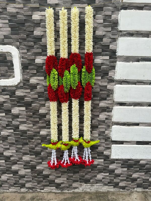 Plastic cloth parrot garland