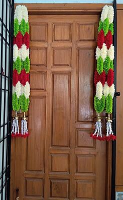 Loop garland with brass diya