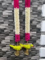 Cloth garland with parrot hangings