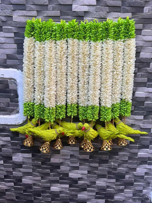 Cloth garland with parrot hangings