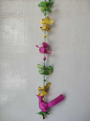 Parrot string with flowers