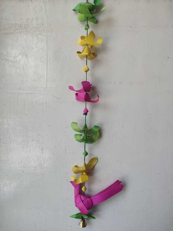 Parrot string with flowers