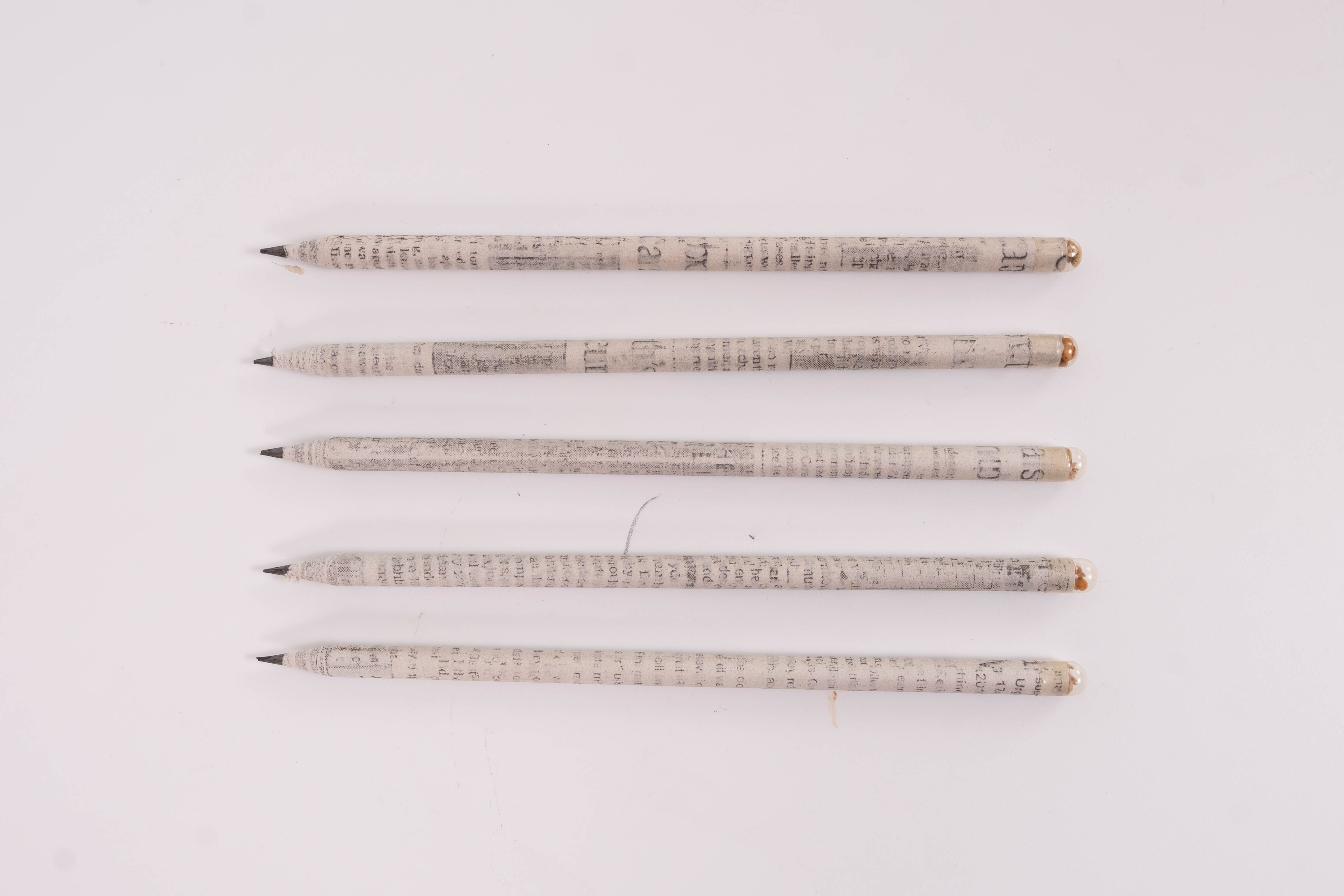 Recycled Newspaper Pencils Eco- Friendly Charcoal seed Pencil for Kids School Wood-free Pencils ( Loose)
