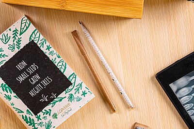 Eco-friendly plantable kraft paper pens set of 7 in recycled tube box