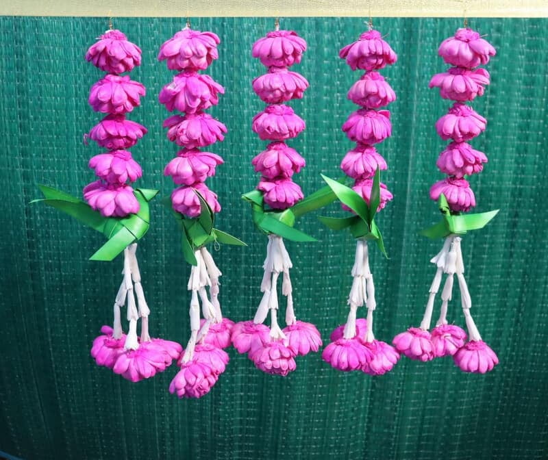 Open lotus Parrot Hanging Open lotus Parrot Hanging