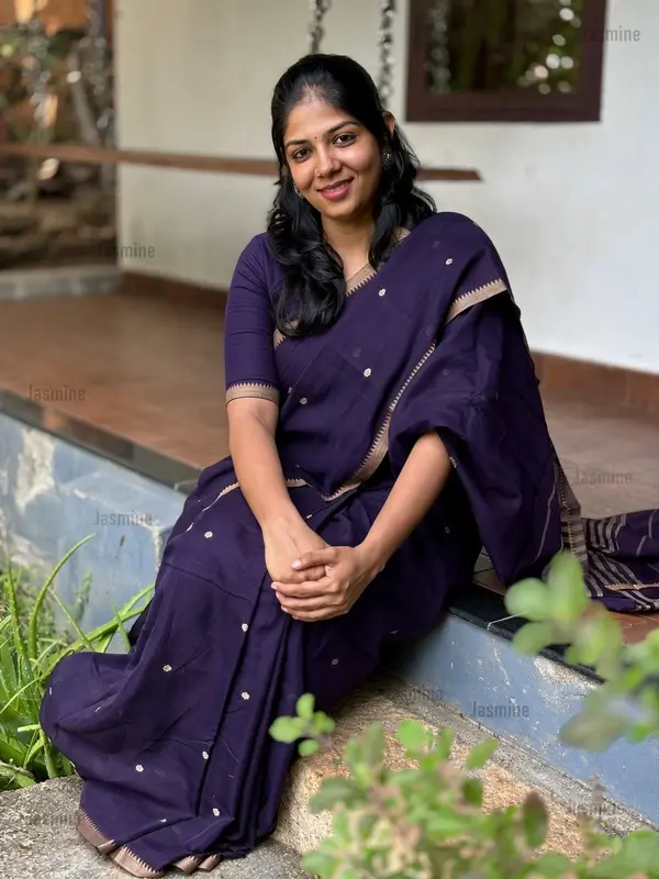 deep violet Narayanpet Cotton Saree with small woven buttas and simple border
