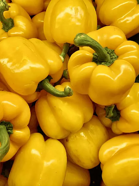 Yellow Bellpepper 2 Pieces (250-400 Gms)