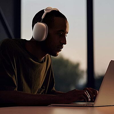 New Apple AirPods Max - Sky Blue New Apple AirPods Max - Sky Blue