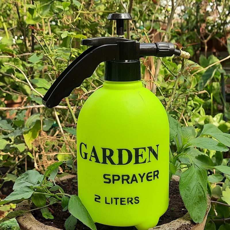 Hand Sprayer 2 Lit with swivel tip color Yellow or Orange on availability