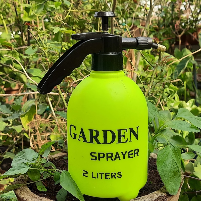 Hand Sprayer 2 Lit with swivel tip color Yellow or Orange on availability