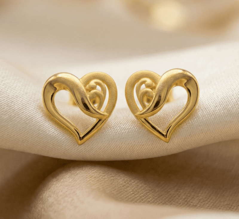 18 kt gold heart stud earrings