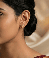 18 kt gold heart stud earrings