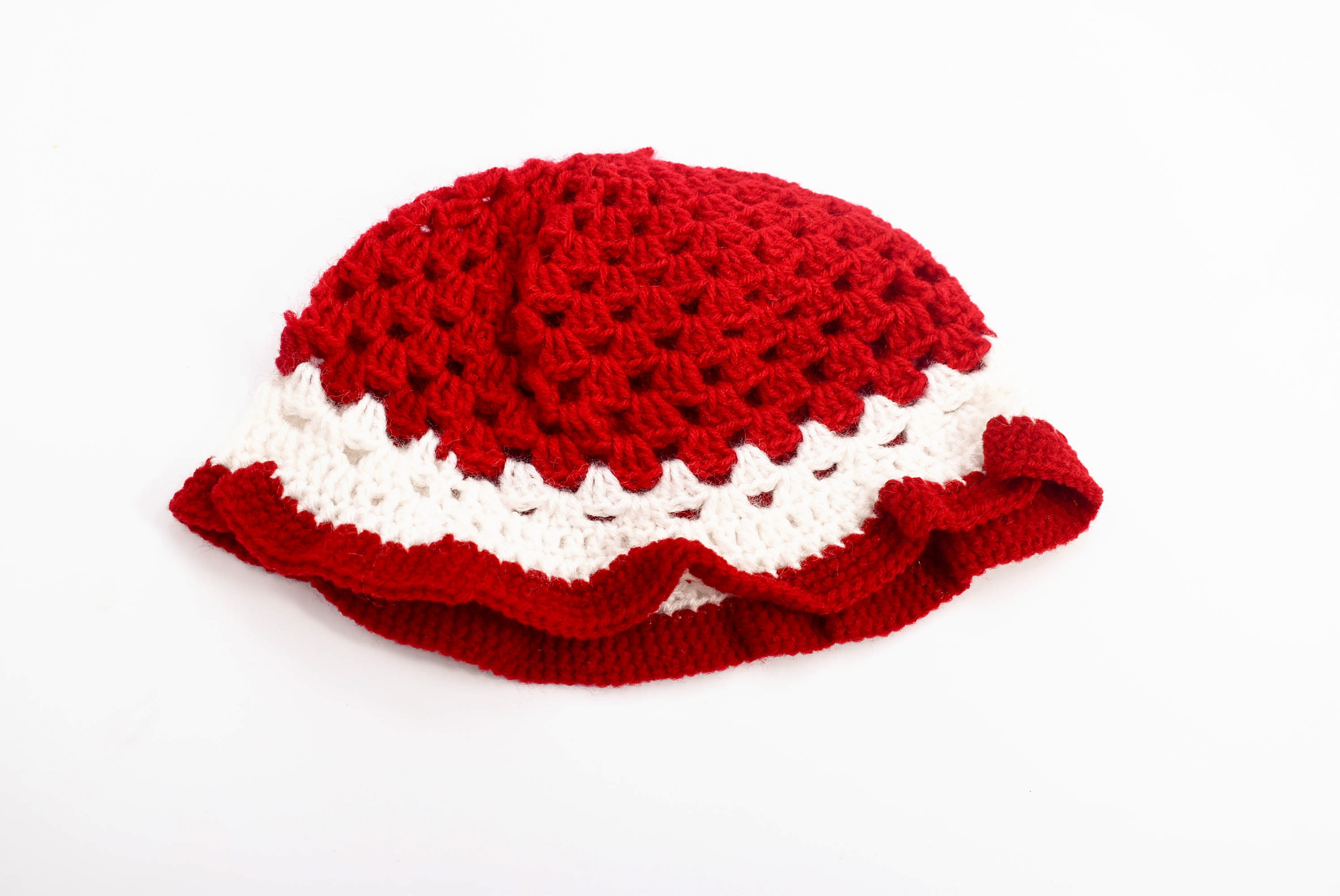 Handknitted Red and white woolen poncho and cap for kids between 6 mounths and 1 years