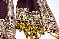 Elegant Women's Wool Viscose Stole, Brown with Traditional Paisley Border, Tasselled