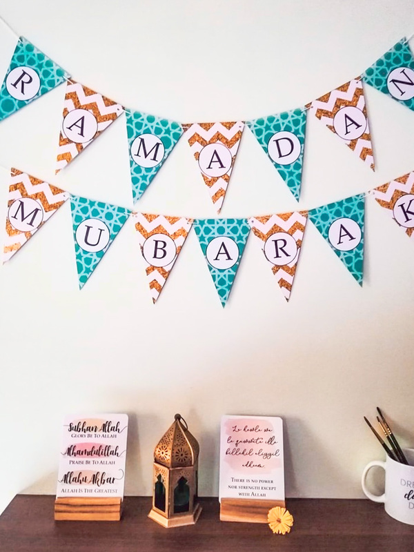 Ramadan Mubarak Blue, White and Gold Paper Banner