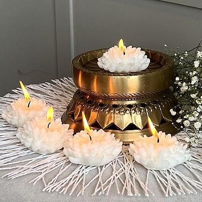 FLOATING ASTER CLUSTER CANDLE