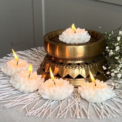 FLOATING ASTER CLUSTER CANDLE