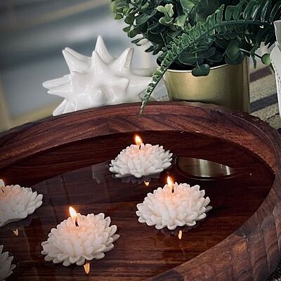 FLOATING ASTER CLUSTER CANDLE