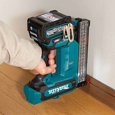 Nailer Machine, 40mm 40V 2A FN001GD101 Brad Nailer Cordless: Makita