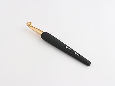 Gold aluminium crochet hook with soft-feel handle