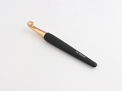Gold aluminium crochet hook with soft-feel handle