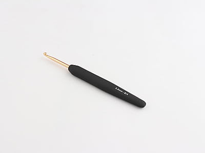 Gold aluminium crochet hook with soft-feel handle