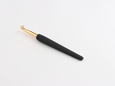Gold aluminium crochet hook with soft-feel handle
