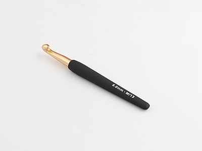 Gold aluminium crochet hook with soft-feel handle