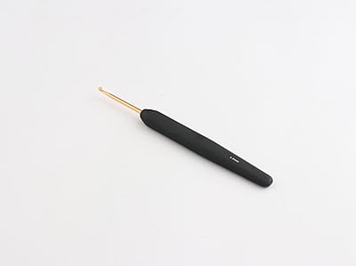 Gold aluminium crochet hook with soft-feel handle