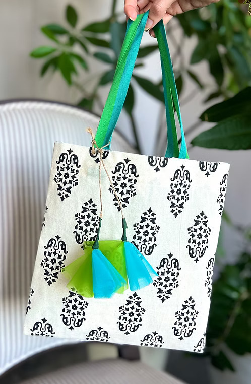 GREEN TRIM PRINTED TULIP BAG