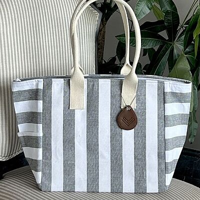 GREEN X WHITE BEACH BAG