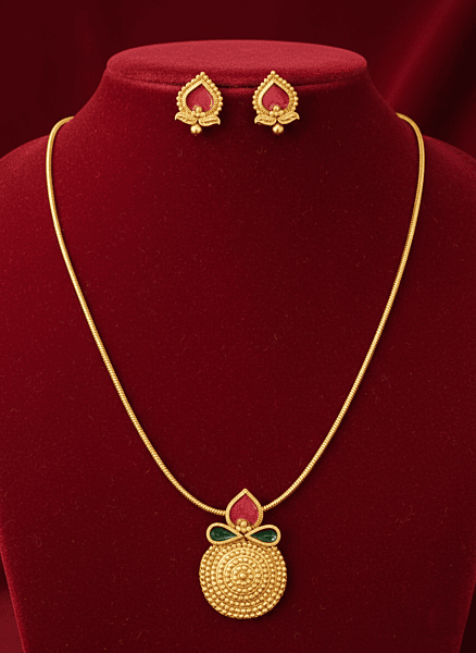 Elegant traditional imitation jewellery set